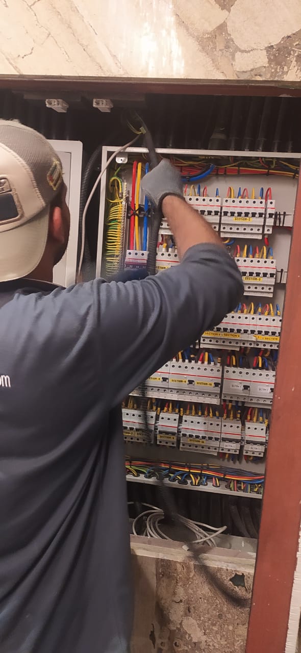 Rayees Mossa Electrician