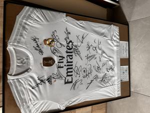Real madrid 2015-16 signed jersey 
